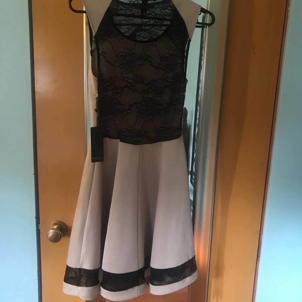 Dress - Picture 3 of 4